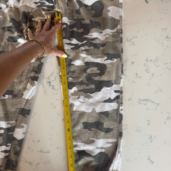 RUNNING BARE WOMEN'S CAMO LEISURE PANTS SIZE 6/8 EXCELLENT CONDITION - Picture 3 of 7